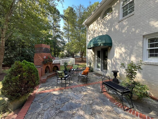 Building Photo - Incredible 5BD, 4.5BA House in Downtown Ra...
