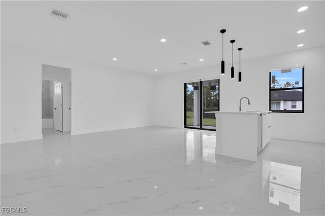 Building Photo - 3211 32nd St W