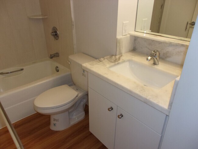 Building Photo - C0386 - ALA WAI TOWNHOUSE