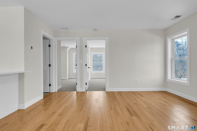 Building Photo - 31 Drive Way