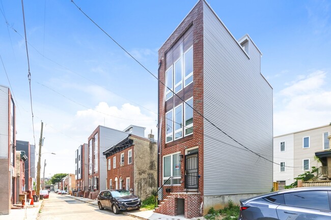 Building Photo - 1948 N Darien St