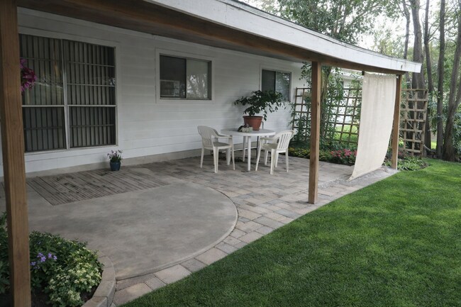 Building Photo - Spacious 4 bedroom 2 bath home in Camelot II