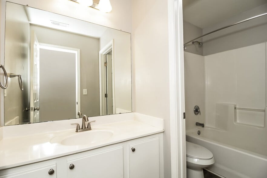 Building Photo - 2981 Courtland Oaks Trail SW