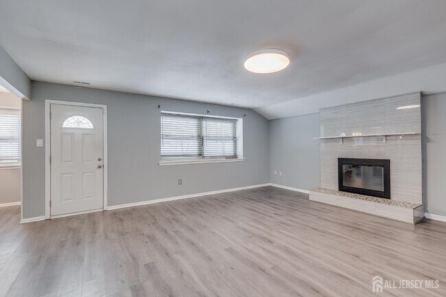 Building Photo - 45 Stratford Ln