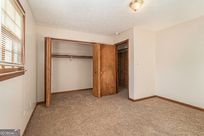 Building Photo - 1609 Riverside Trail NE