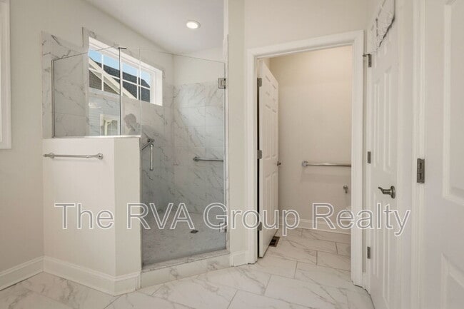 Building Photo - 5025 Rivermere Ln