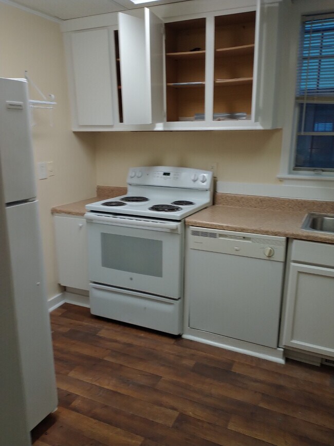 kitchen - 34 Morris St