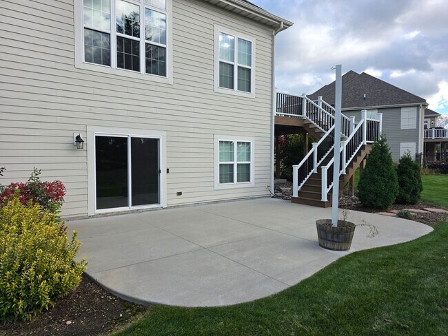 Building Photo - W239N3743 River Birch Ct