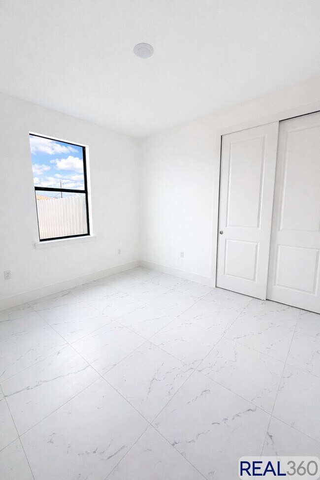 Building Photo - 2416-2418 Xelda Ave N