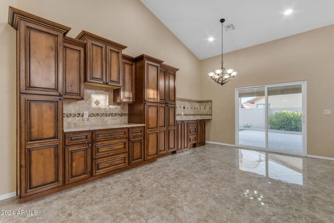 Building Photo - 387 W Larona Ln