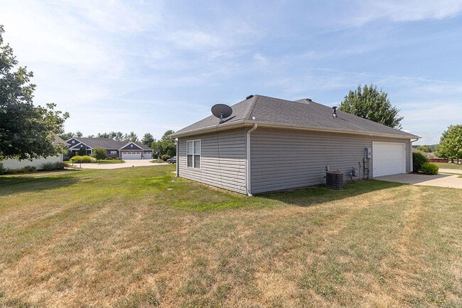 Building Photo - 2303 Roslyn Ct