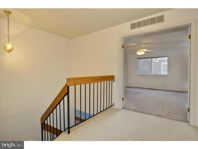 Building Photo - 45 Constitution Ct