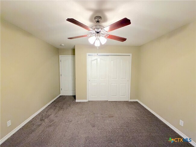 Building Photo - 849 Scenic Hills Dr