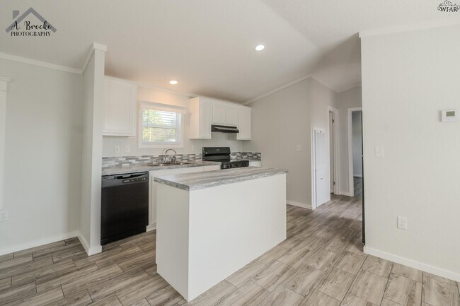 Building Photo - 106 S Pacific Ave