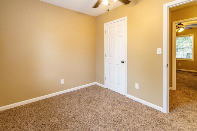 Building Photo - 3 bed, 1 bath home for rent!