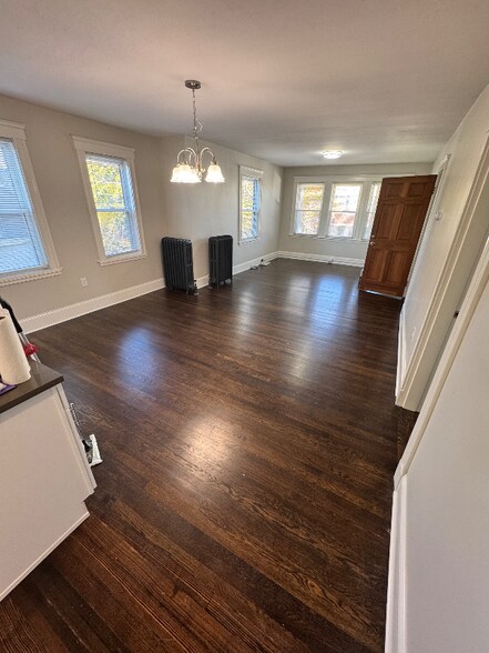 Building Photo - 146 Avon St