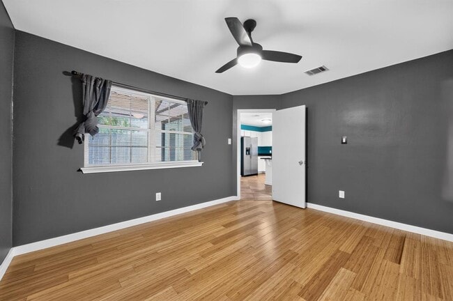 Building Photo - 801 Kavanagh Dr