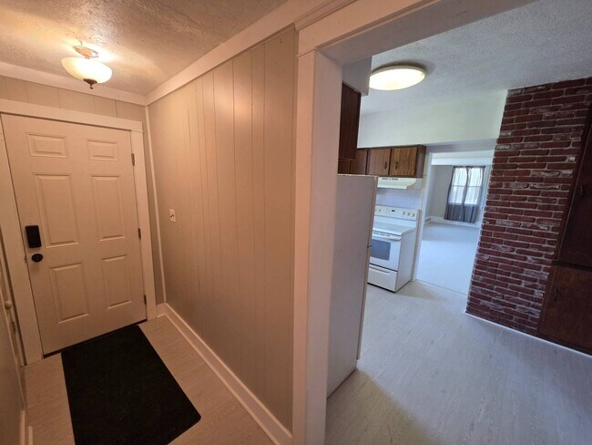 Building Photo - 3027 Fortune Ave