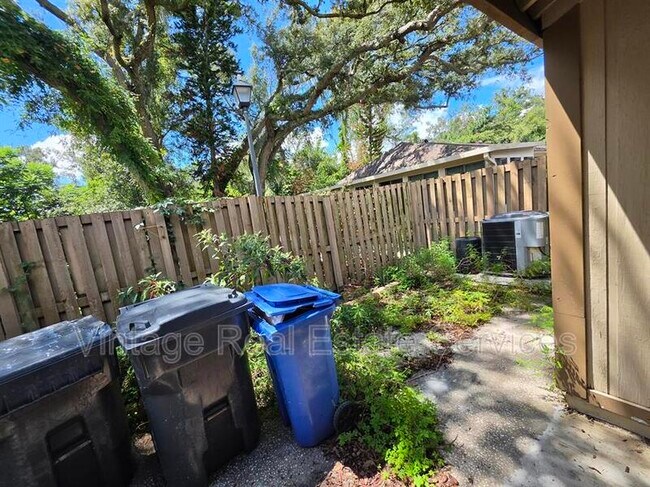 Building Photo - 851 Creekway Ct