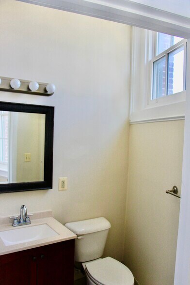 Bathroom in bedroom 1 - 526 St Paul St