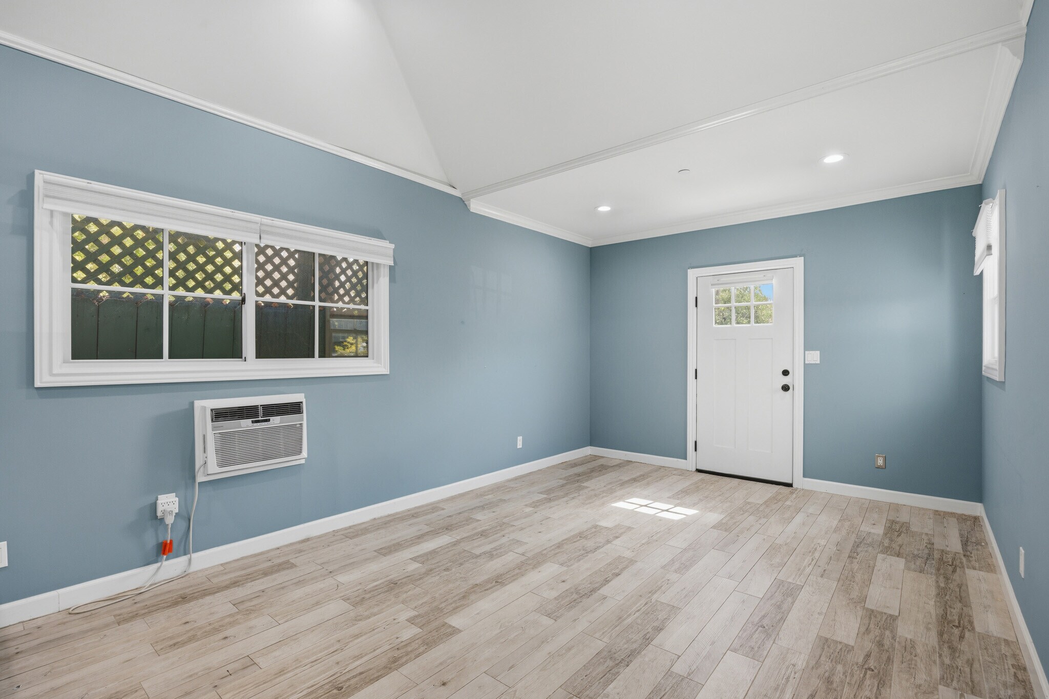 Building Photo - 4316 N Clybourn Ave