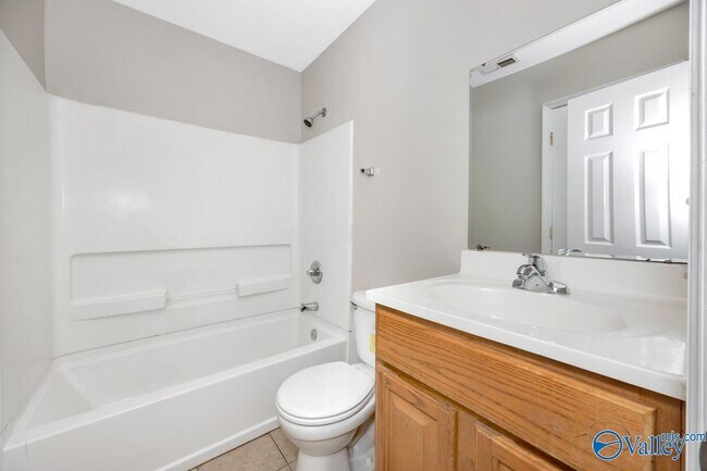 Building Photo - 800 Linwood Dr NW