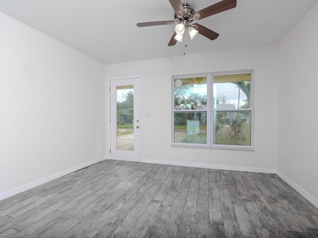 Building Photo - Charming 3-Bedroom, 2-Bathroom Home in South Tampa – Perfect Location!