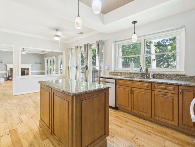Building Photo - 6118 Walnut Landing Way