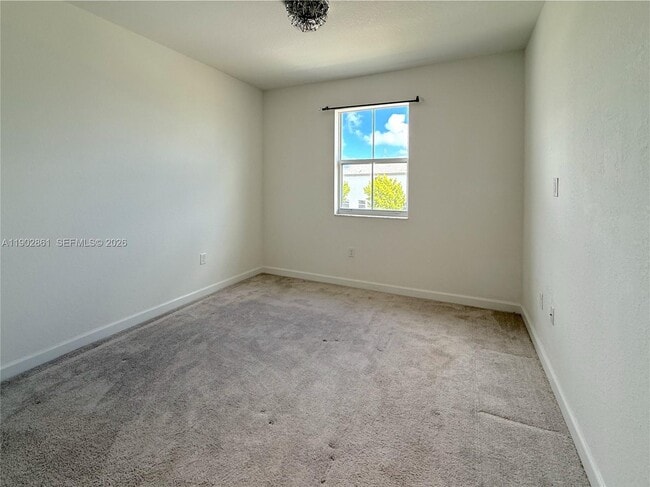 Building Photo - 1060 SE 26th Ter