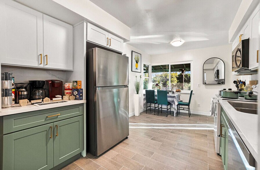 Building Photo - 4989 Randlett Dr