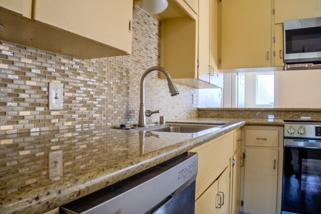 Building Photo - 588 Mulberry Cir