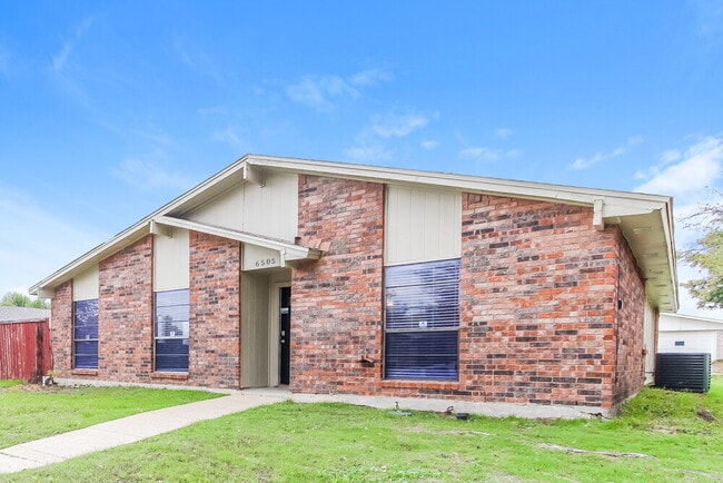 Building Photo - 6505 Alta Oaks Dr