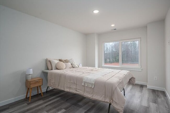 Building Photo - Brand-New Luxury Townhomes – Move-In Speci...