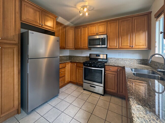 Building Photo - 5646 Aldama St