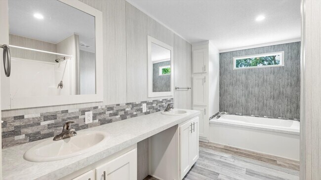 Building Photo - 30239 Clearview Dr