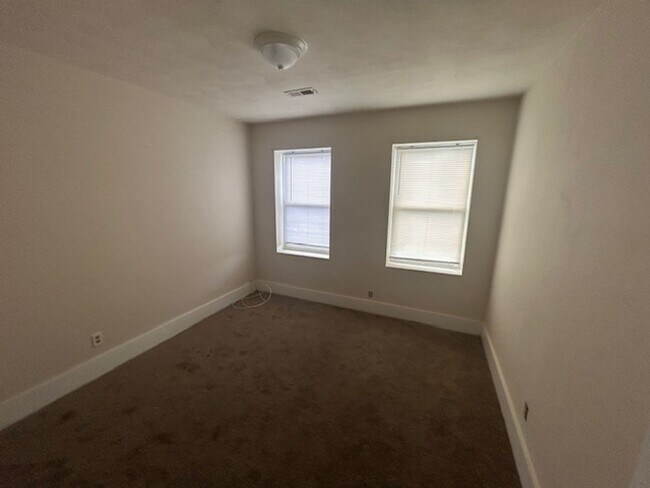 Building Photo - 420 W 31st St