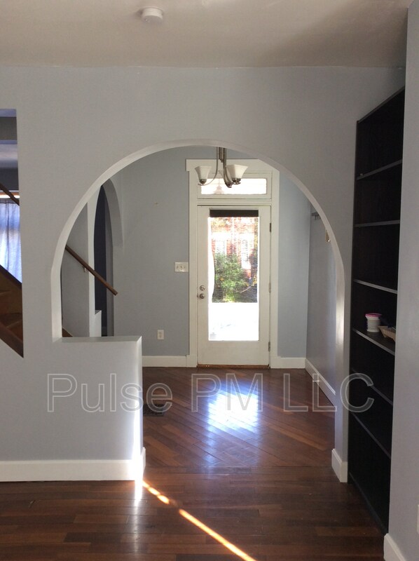 Building Photo - 25 E 24th St