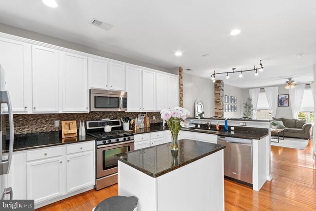 Building Photo - 449 Wistar Pl