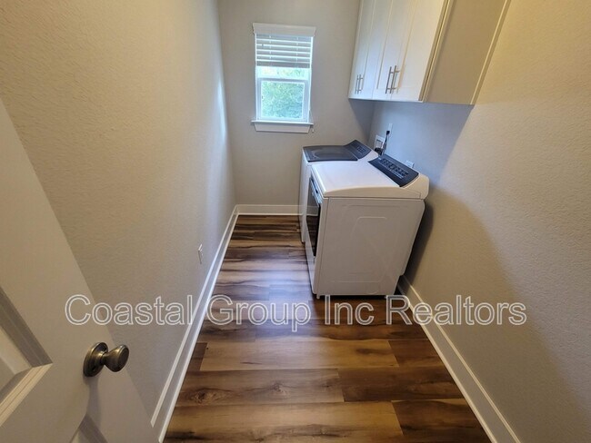 Building Photo - 1233 Auburn Hill Dr