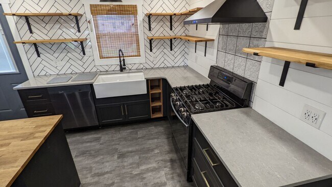 Building Photo - FABULOUS UPGRADED HOME IN CHAFFEE PARK INCL. WATER! MOVE-IN FEB. 1st!