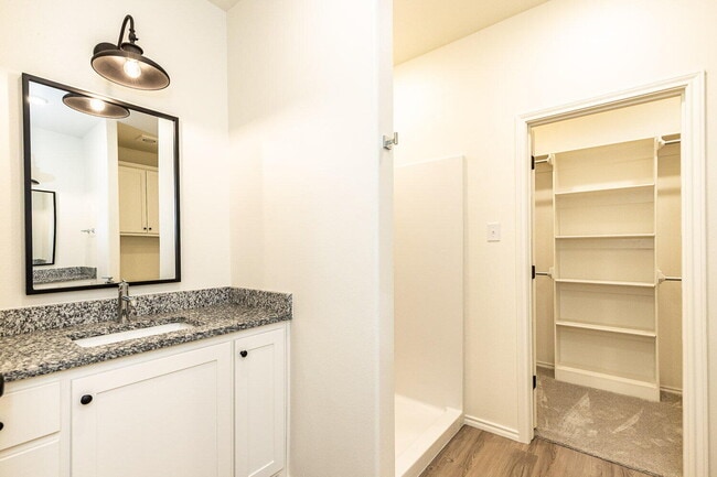 Building Photo - 5549 Lehigh St