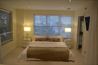 Building Photo - "Chic 1-Bedroom Retreat in the Heart of Miami Beach – Your Ideal Urban Sanctuary!"