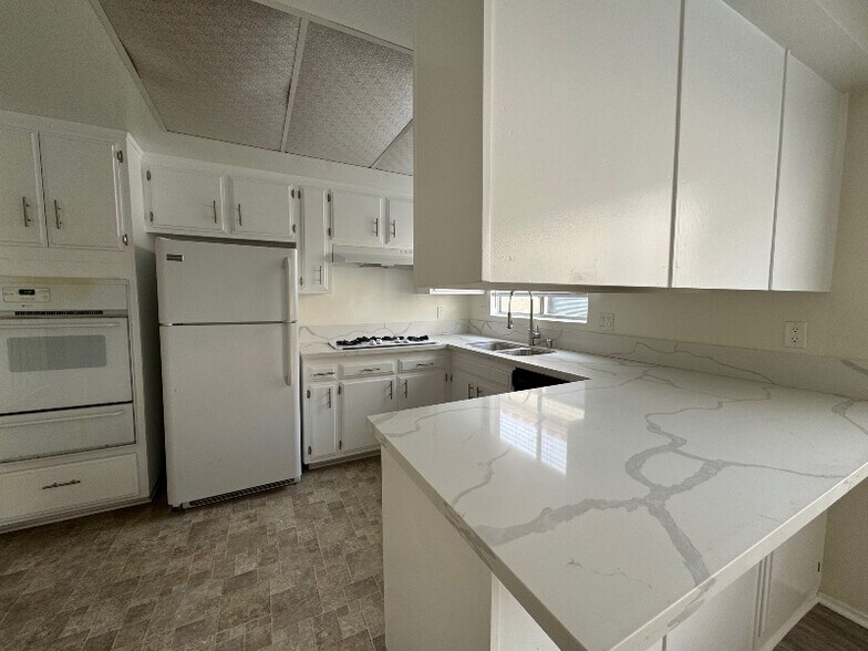 Building Photo - 840 3rd St