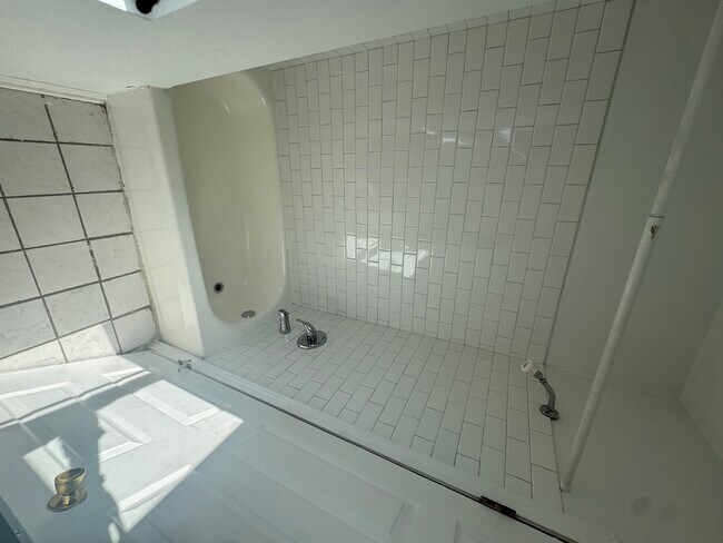Building Photo - 4251 W Haddon Ave