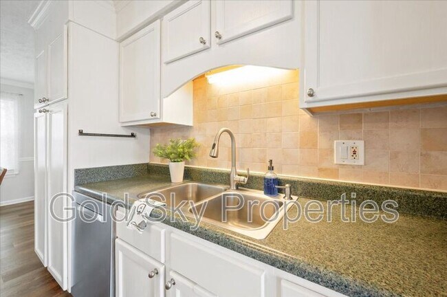Building Photo - 210 Pine Grove Dr