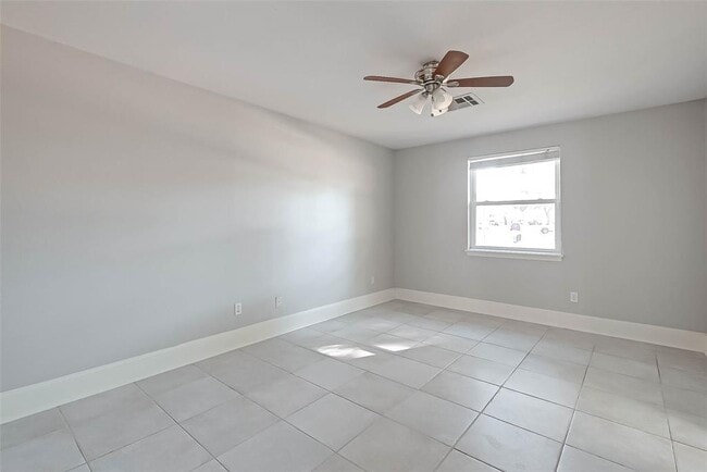 Building Photo - 1647 Fawnhope Dr