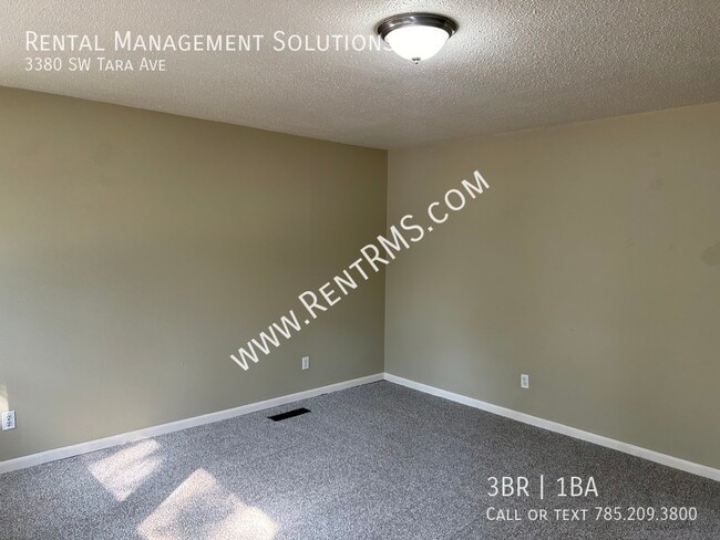 Building Photo - **MOVE-IN SPECIAL**3380 SW Tara Ave - 3 BE...