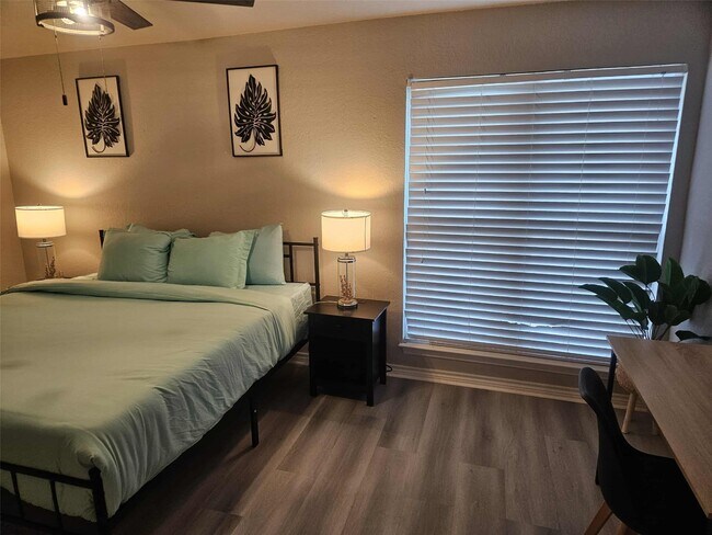 Building Photo - 812 Marlin St