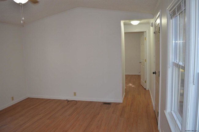 Building Photo - 91 Robbins Rd
