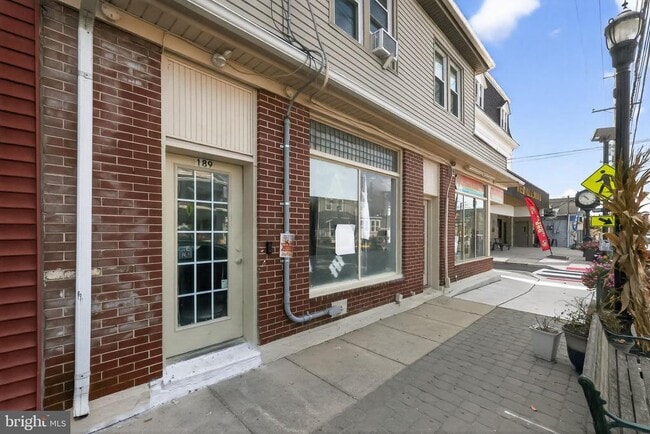 Building Photo - 189 Broadway